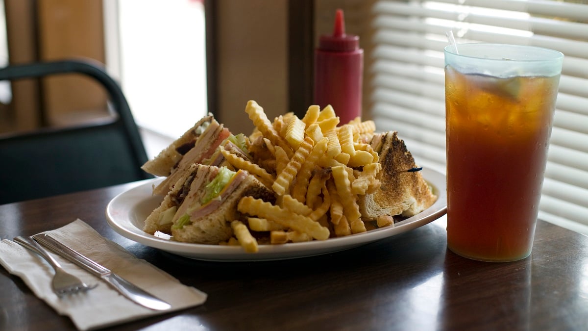 Alabama NewsCenter — Dr. Ann says dining out usually means more calories