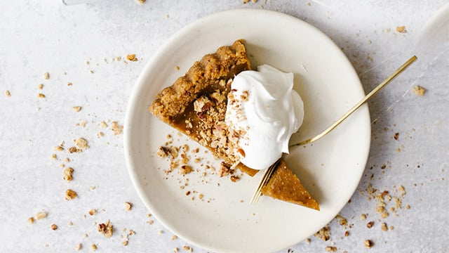 Alabama NewsCenter — Recipe: Sweet Potato Pie Tart with Candied Pecans and Marshmallow Whipped Cream