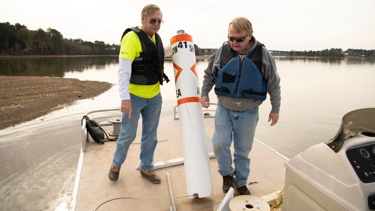 Alabama NewsCenter — Logan Martin association lights lake, brings improved safety to nighttime water sports