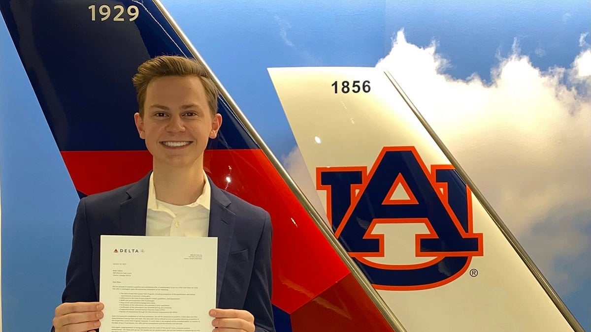 Alabama NewsCenter — Twenty aviation students land careers through Auburn University partnership with Delta Air Lines