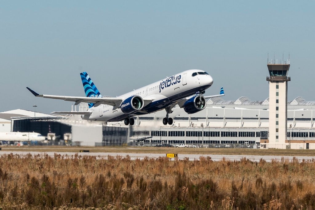 Alabama NewsCenter — JetBlue orders 30 more Airbus A220 jets to speed Embraer retirements