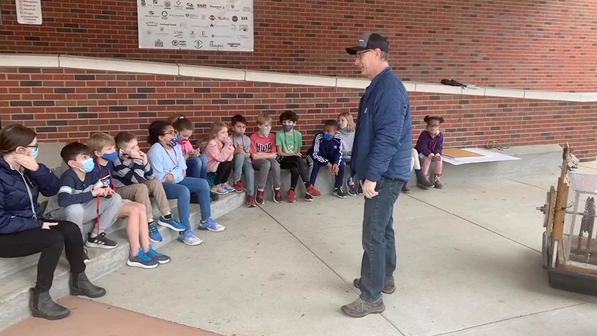 Alabama NewsCenter – Alabama Power engineer teaches schoolchildren about hydropower