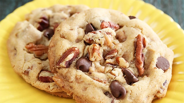 Alabama NewsCenter — Recipe: Chocolate Chip Toffee Pecan Cookies