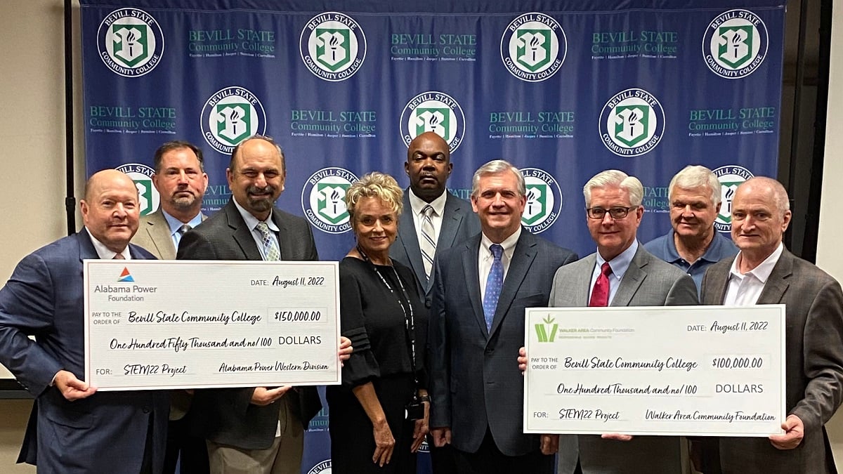 Alabama NewsCenter — Alabama nonprofit partners unite to prepare Walker County, Jasper students for tech, robotics careers