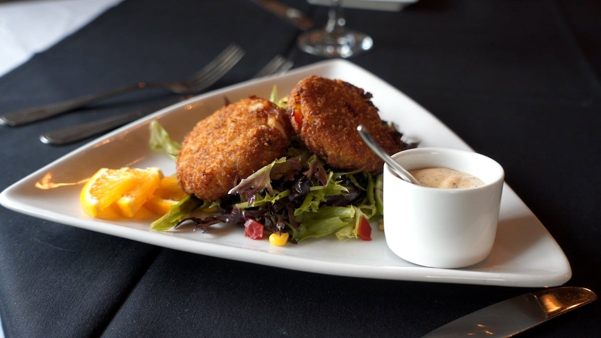Alabama NewsCenter — Evangeline’s Crab Cakes one of 100 Dishes to Eat in Alabama