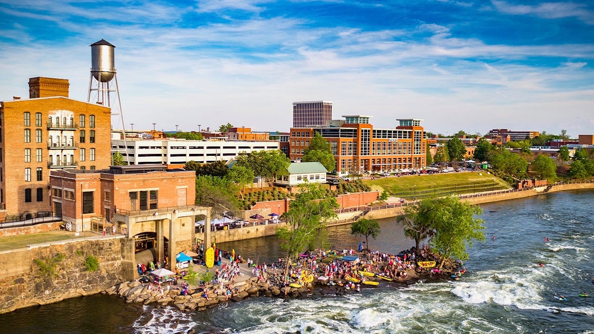 Alabama NewsCenter — Renew Our Rivers volunteers spiff up Chattahoochee River in advance of kayak World Cup, riverfront festival