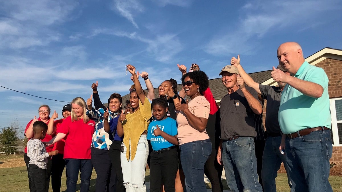 Alabama NewsCenter — Alabama Power volunteers celebrate dedication of Habitat for Humanity house