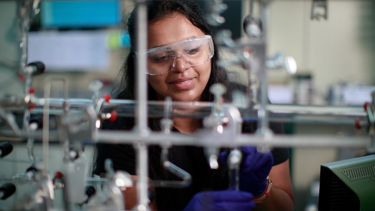 Alabama NewsCenter — University of Alabama researchers hope to spur adoption of greener jet fuel