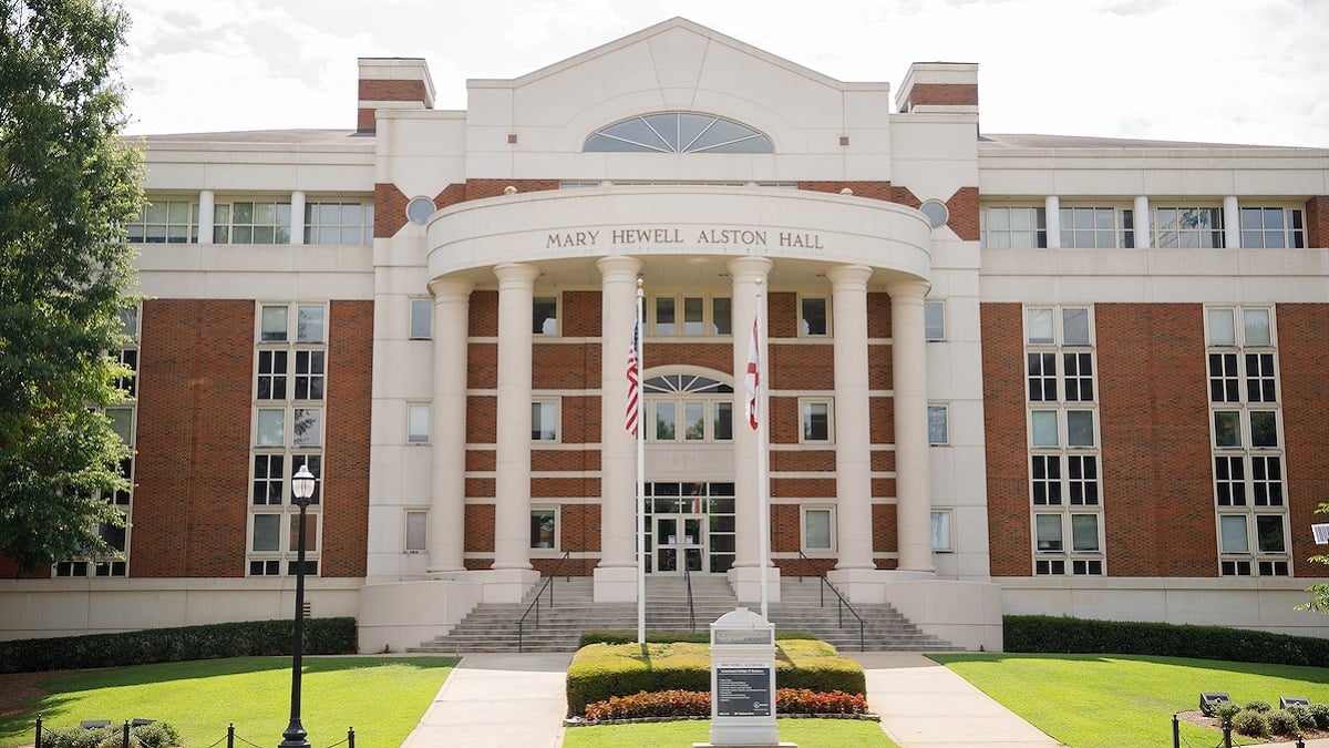 Alabama NewsCenter — Deshe family gift launches campaign to renovate University of Alabama’s Alston Hall