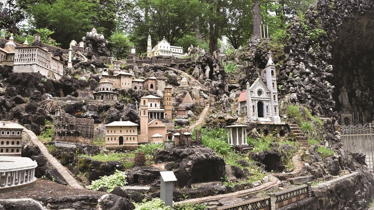 Alabama NewsCenter — Cullman, Alabama’s Ave Maria Grotto is a world of wonders in miniature