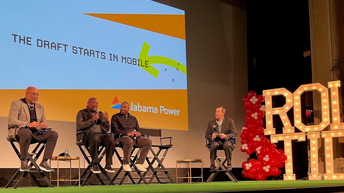 Alabama NewsCenter — Alabama, Auburn football legends share stories, weigh in on contemporary game