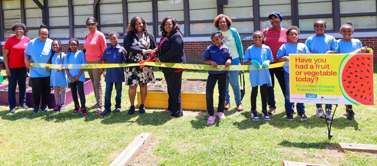 Alabama schoolchildren learning to eat better through gardening