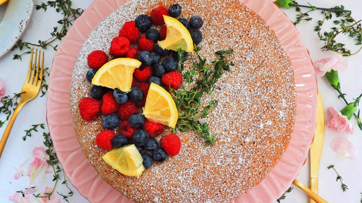 Recipe: Rustic Lemon & Thyme Olive Oil Cake