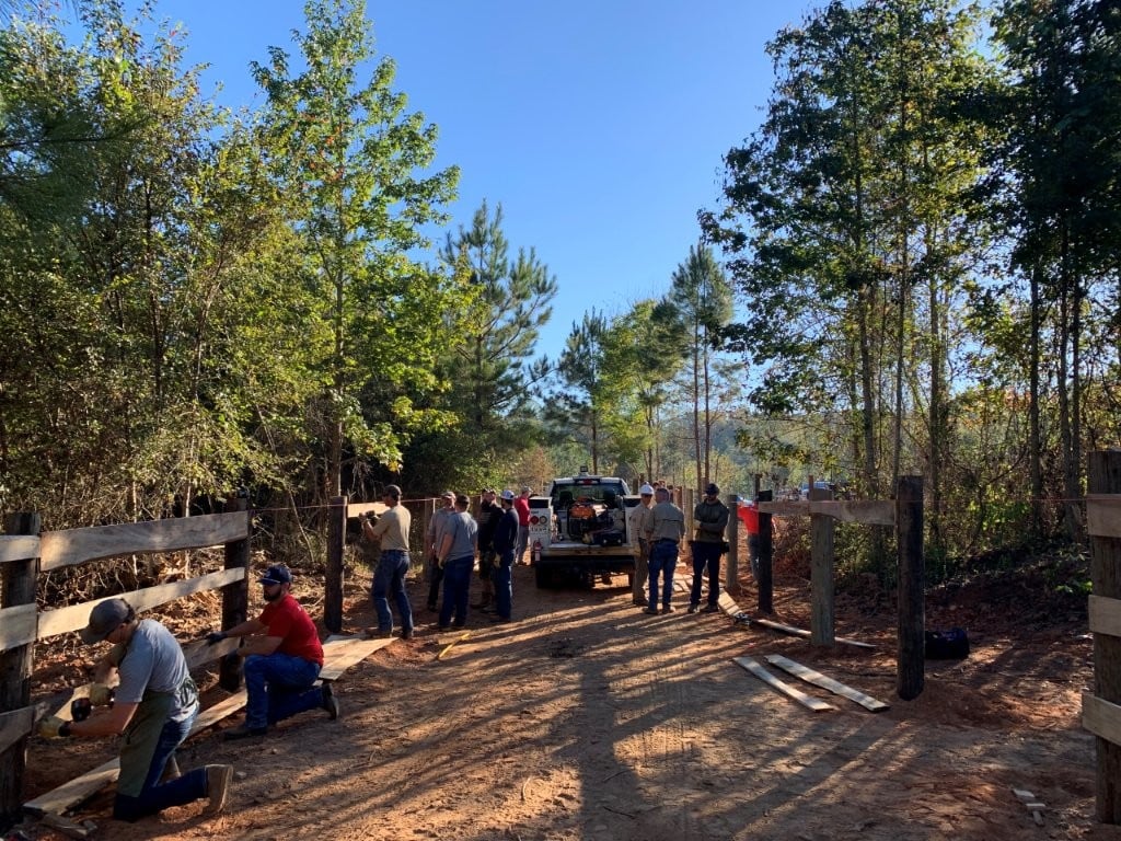 Alabama Power volunteers transform Mustangs and Heroes property into haven for veterans
