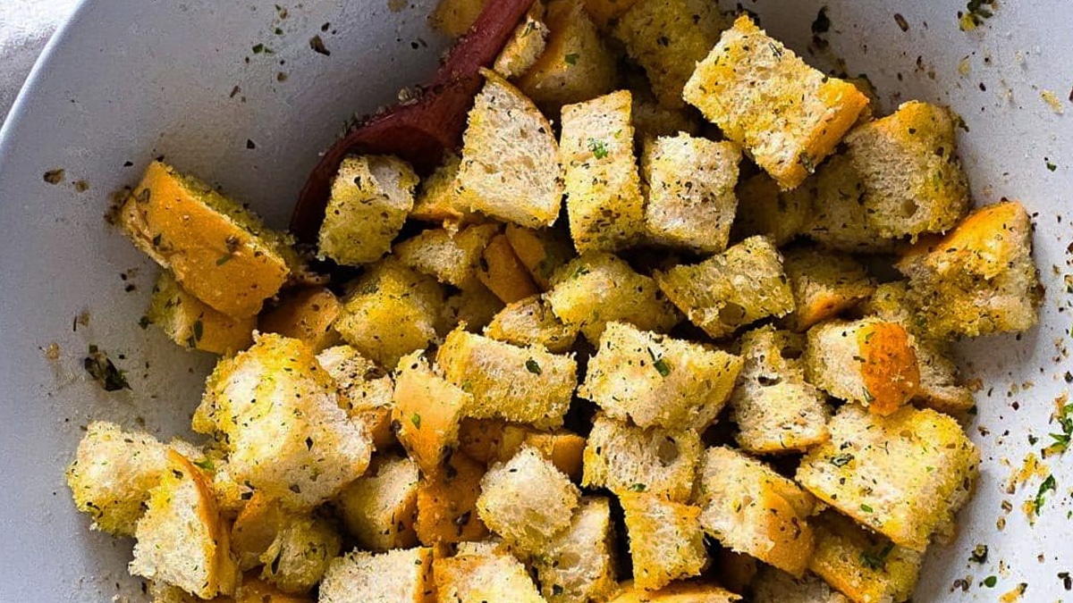 Recipe: Homemade Garlic & Herb Croutons